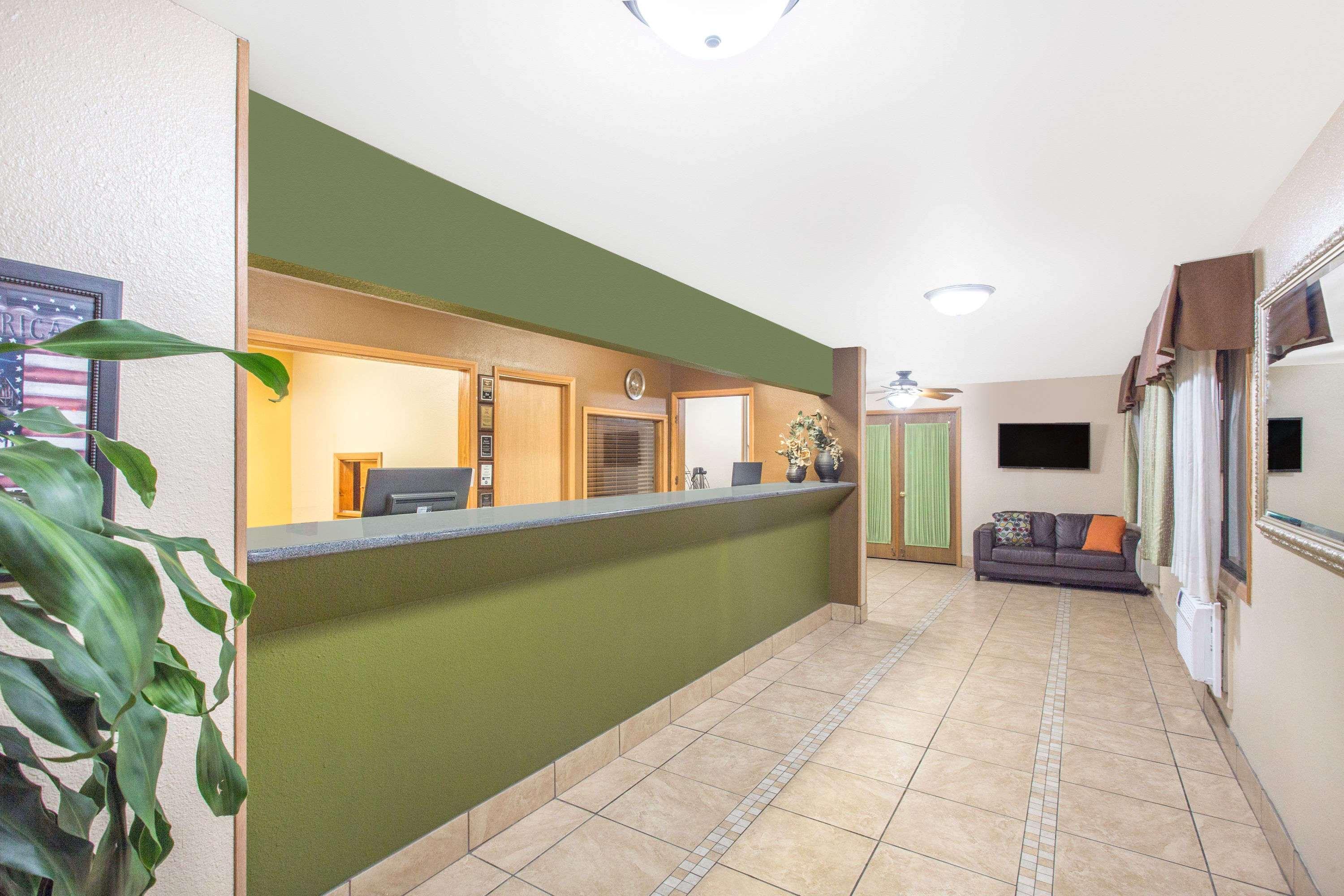 מלון Baymont By Wyndham דובוק מראה חיצוני תמונה